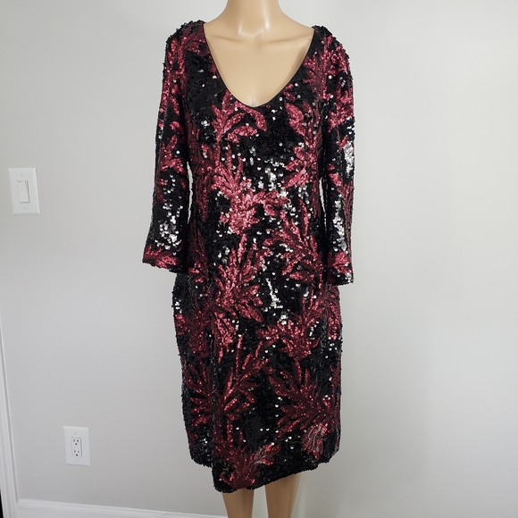 Neiman Marcus Dresses & Skirts - Neiman Marcus V-neck sequins dress size 8